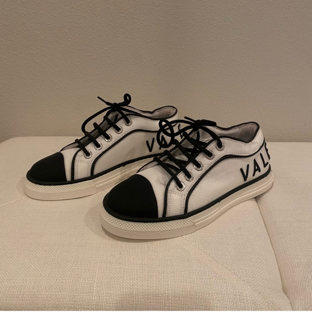 CUTE VALENTINO SHOES. - Picture 2 of 5